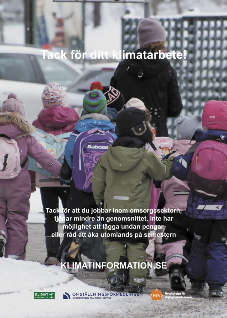 Affisch med en bild på barn som är ute och går med dagispersonal i vinterväder. Affischen har rubriken "Tack för ditt klimatarbete!".