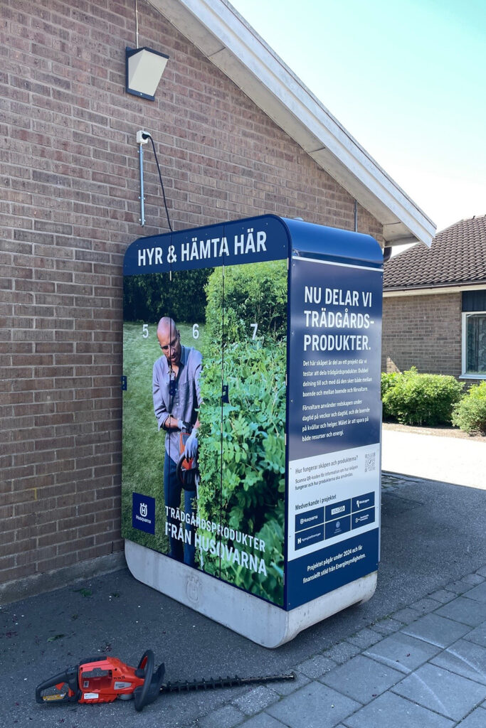 Skåp med verktyg för delning